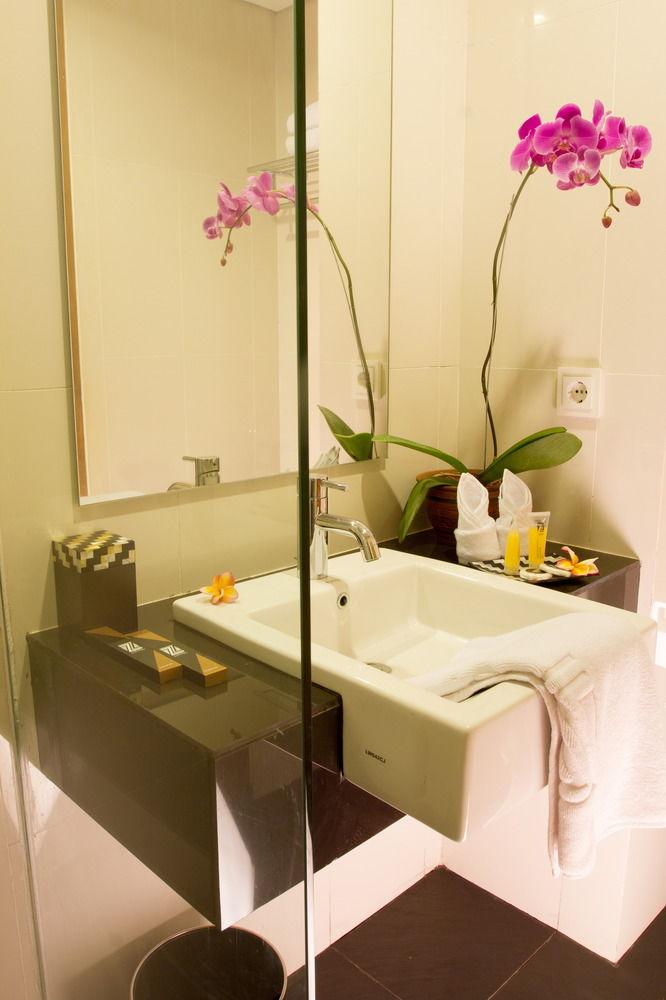 Ping Hotel Seminyak Buitenkant foto