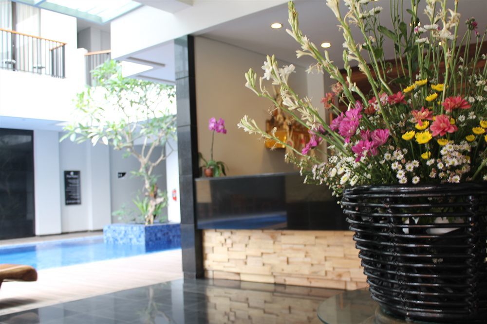 Ping Hotel Seminyak Buitenkant foto