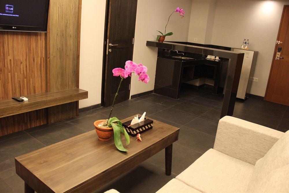Ping Hotel Seminyak Buitenkant foto